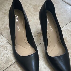Clarks Black Leather Women's Pointed-Toe Heels